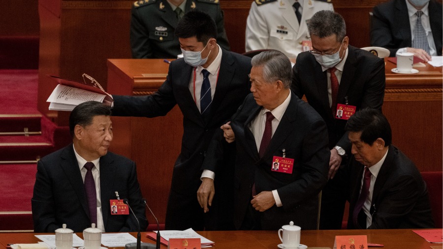 二十大闭幕：胡锦涛动作显示不自愿地被带离场 (图/视频)
