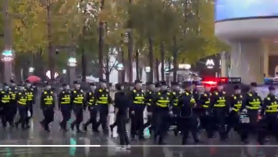 杭州市民上街抗议遭镇压  传警察疯狂 “ 见人就抓 ” (图/视频)