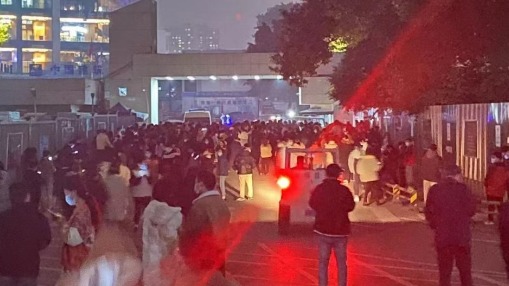 重庆医科大学爆抗议示威  高喊 “ 要自由，要平等 ” (图/视频)