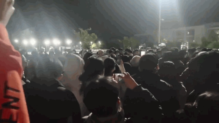 视频：传5省6大学爆发示威  现场有警车戒备 (组图)