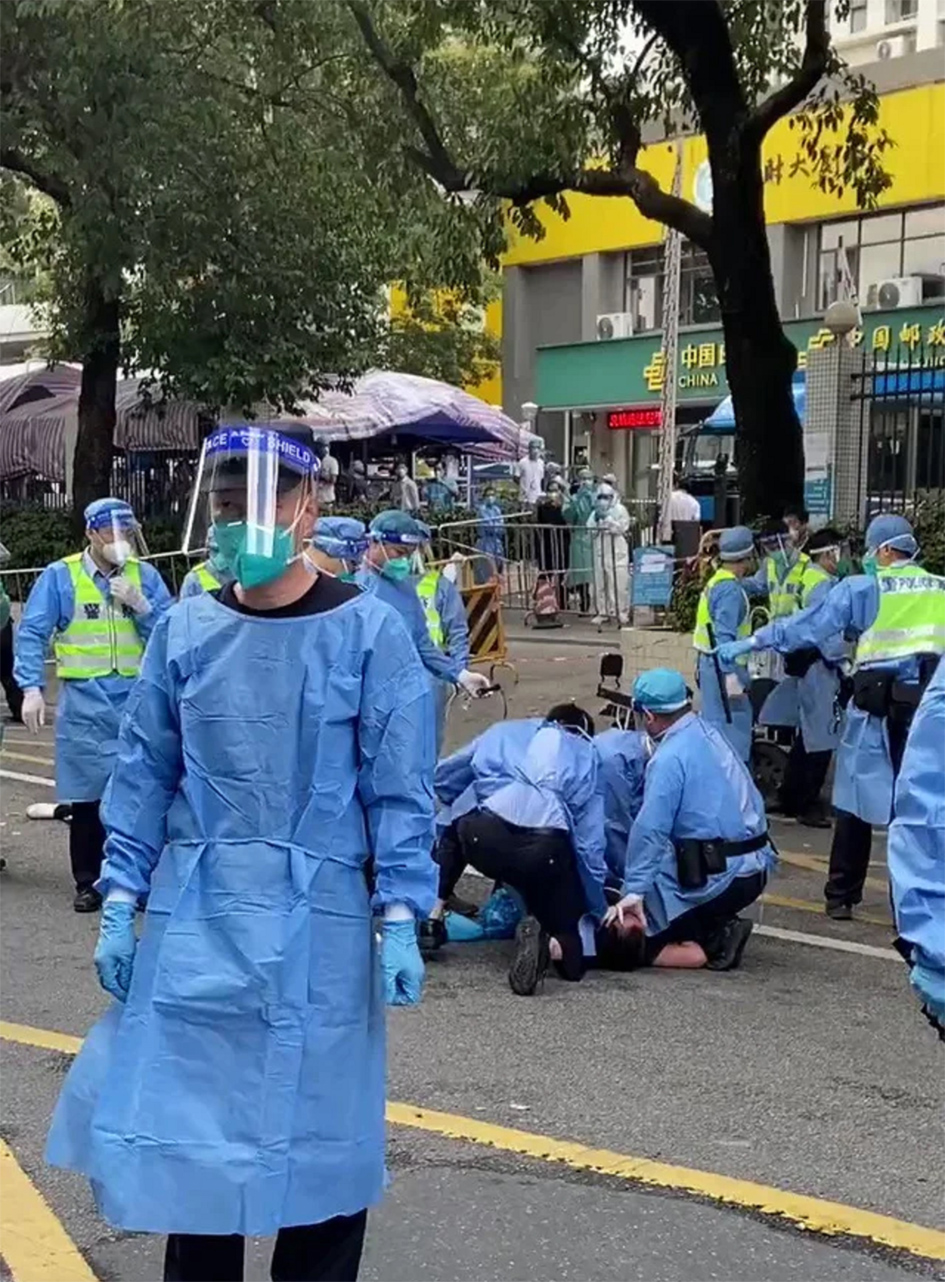 广东财经大学女生“坠楼”  母讨真相遭警痛殴