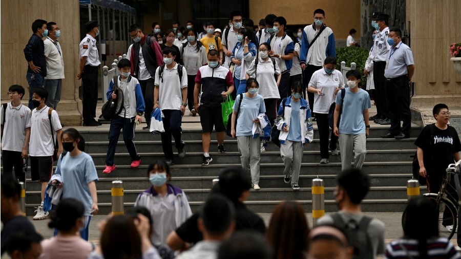 强制学俄语？山东某中学师生冲突致多学生受伤 (图)