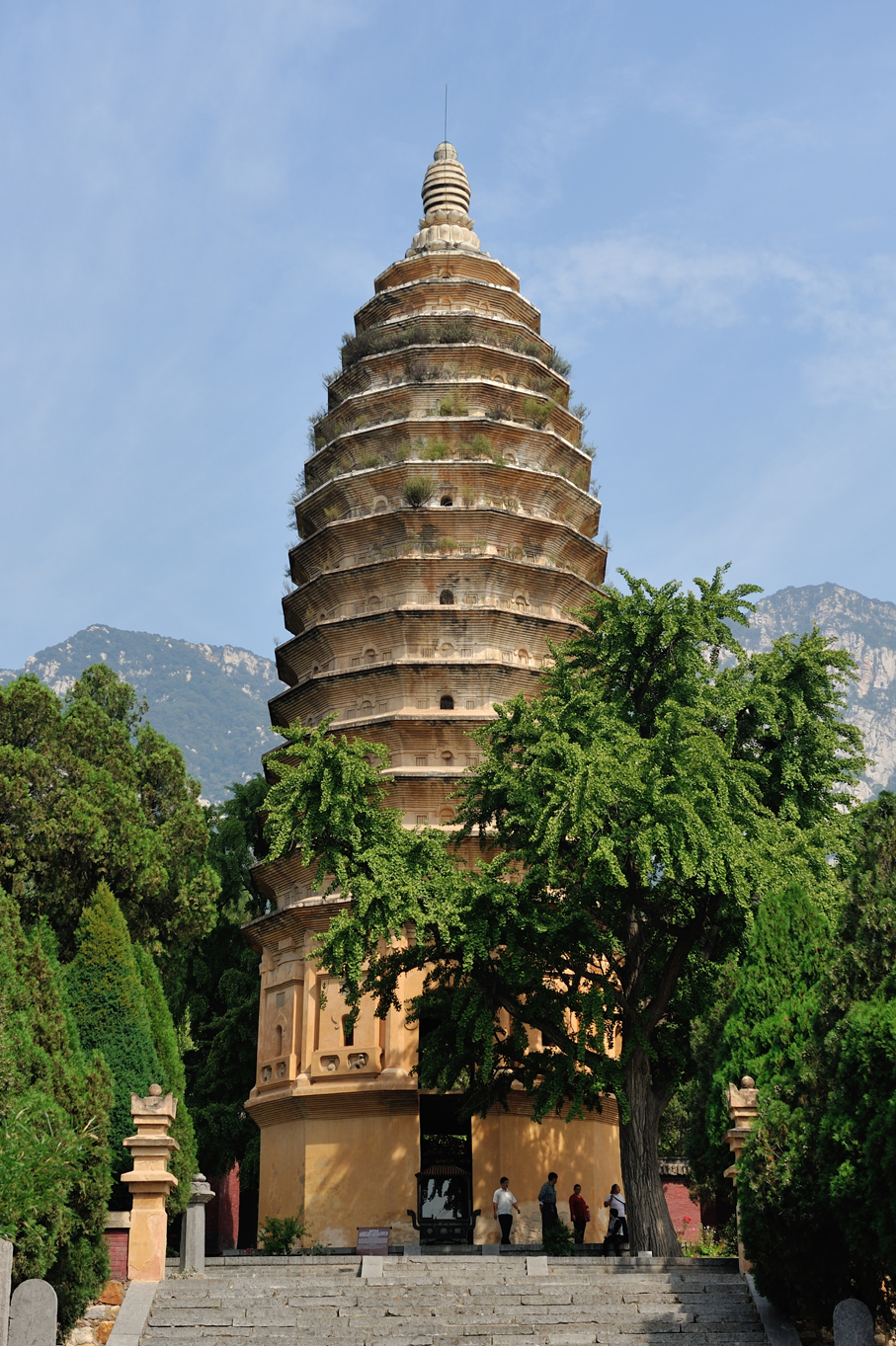 河南省登封市嵩岳寺塔(Siyuwj/Wikipedia/CC BY-SA 4.0)