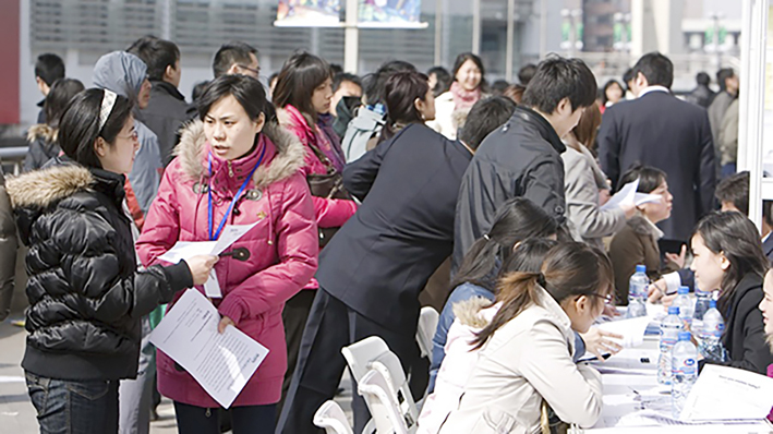 人大代表倡议“大学生入职高素质农民队伍”