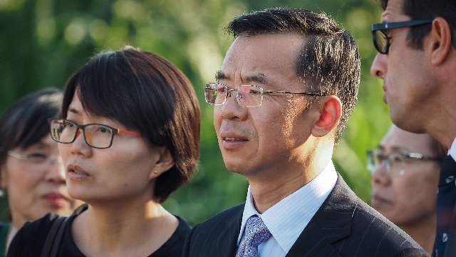 中国驻法国大使卢沙野信口雌黄的言论,引发外交事故。