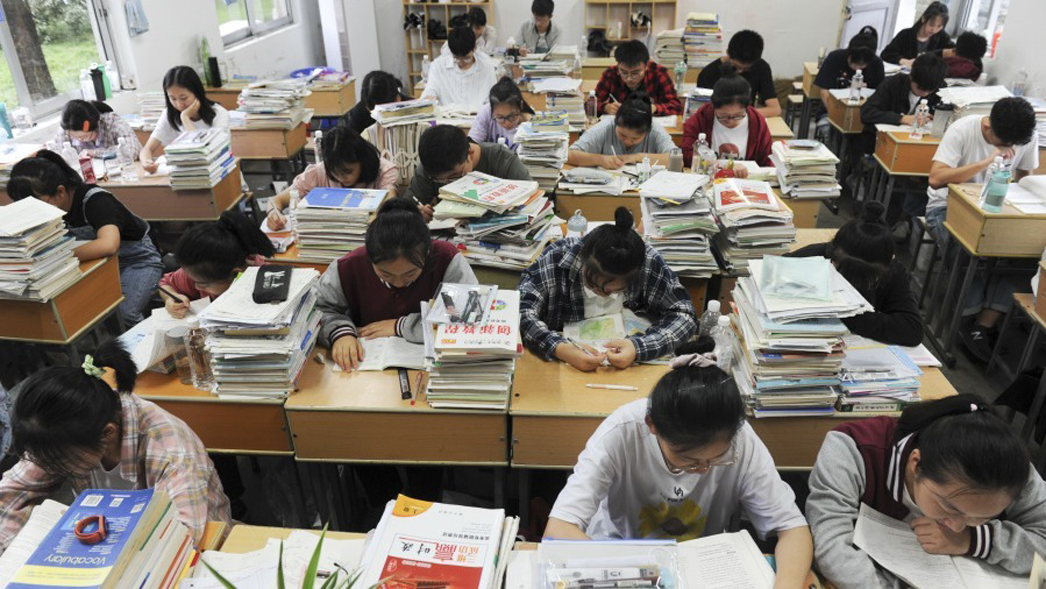 中国高中生在教室里学习。(Getty Images)