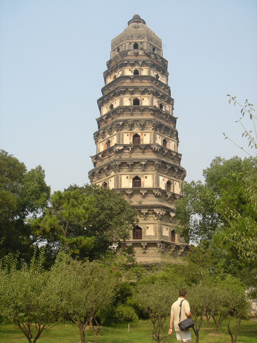 江苏省苏州市云岩寺虎丘塔(Sjschen/Wikipedia/CC BY-SA 3.0)