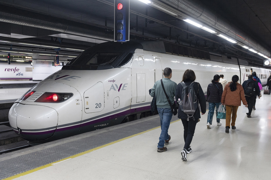 西班牙的火车(JOSEP LAGO/AFP via Getty Images)