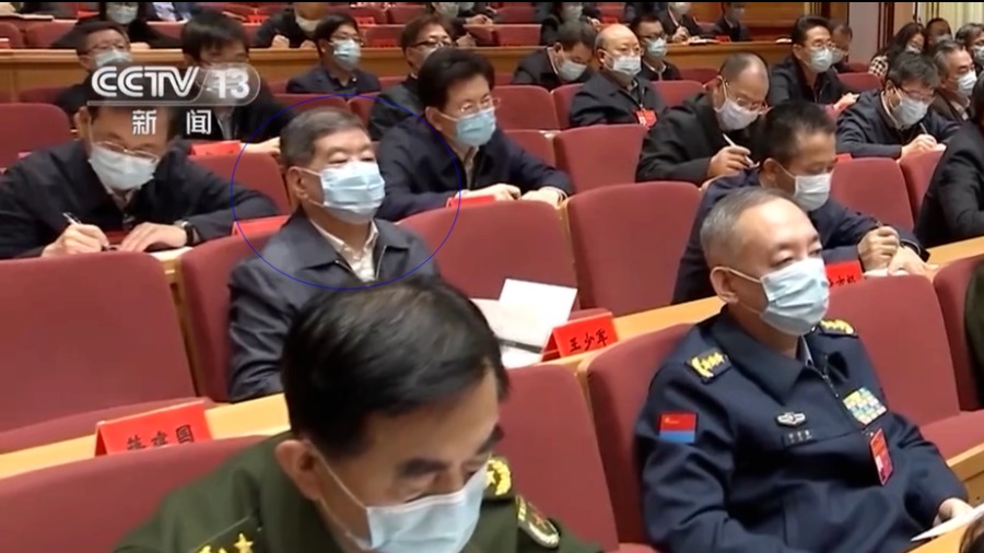 2022年1月11日,中共党政军省部级官员研讨班开班式上,中共中央警卫局局长王少军(中)出席。