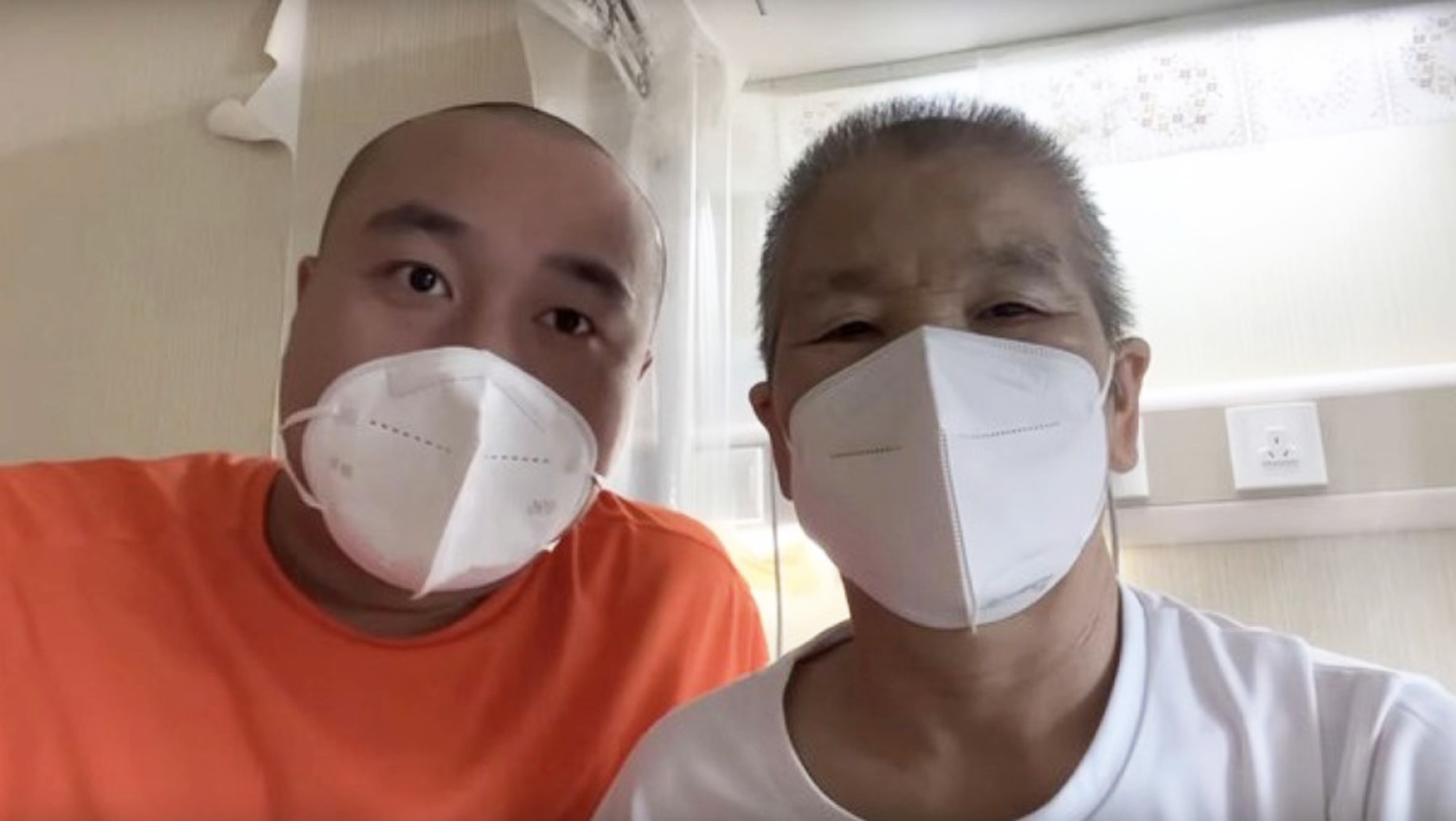 老家在河北石家庄的中国网红Jake近期带母亲到台湾治病。(Jake公开日记)