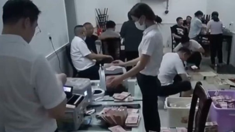 示意图:打虎拍蝇由于关系到中共新的内斗新的站队(图片来源: 网络图片)