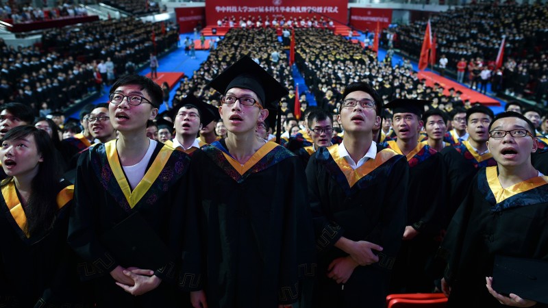 经济下滑导致今年就业市场不乐观,尤其是高校毕业生更难就业。(图片来源:Getty Images)