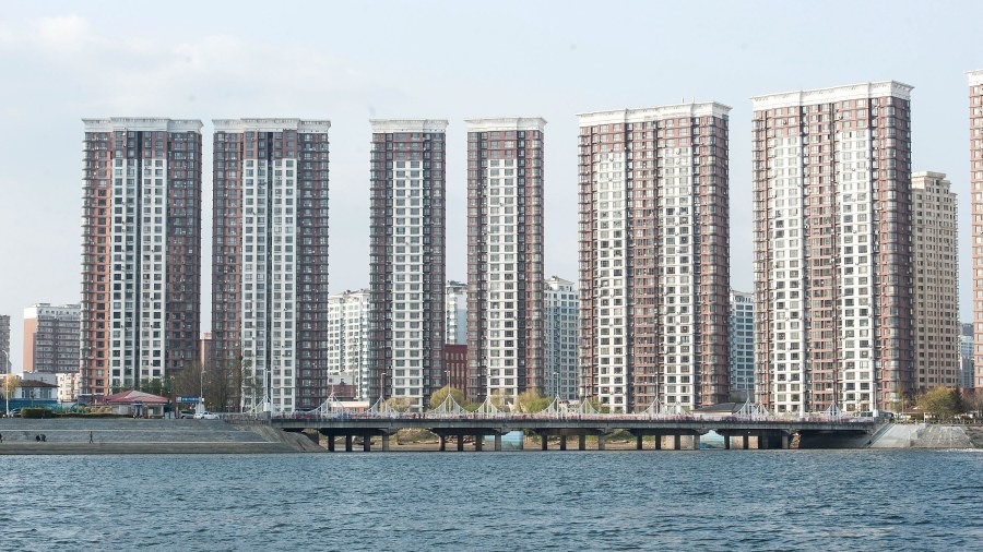 中国房地产行业寒风依旧,中共原本认为今年第二季度房市可以转好,现实是该季度房地产销售量创下新低。(圖片來源:Tao Zhang/Getty Images)