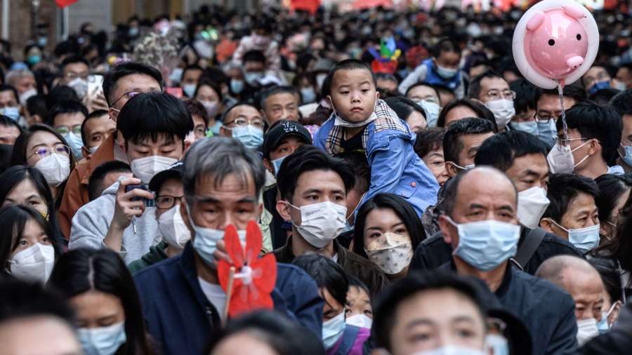 2023年1月20日新冠(COVID-19)疫情中的广州市民参加活动。(图片来源:Getty Images)