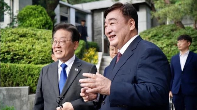 2023年6月8日,中国驻韩大使邢海明大使在官邸会见韩国共同民主党党魁李在明。(中国驻韩大使馆网站)