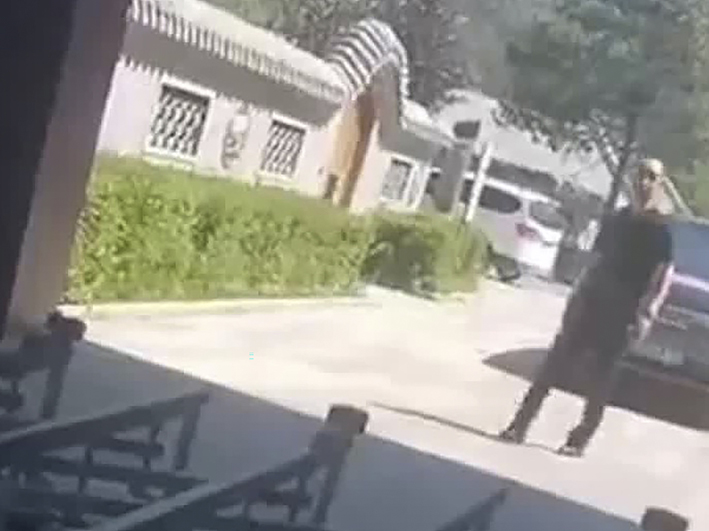 开车进长城被拒  董事长命人强拆景区大门